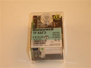 WORC 87161566480 CONTROL BOX SATRONIC S01 TF832.3 - NOW USE 1030625