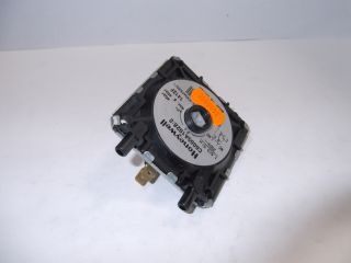 POWRMATIC 146522170 PRESSURE SWITCH C6065A 1028 (FITS ON BURNER)