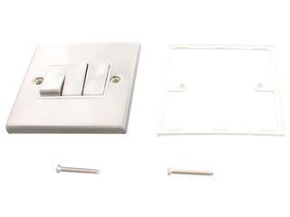 DECO VPSC413WH 10AX INGOT 3GANG WAY PLATE SWITCH WHITE SATIN CHROME